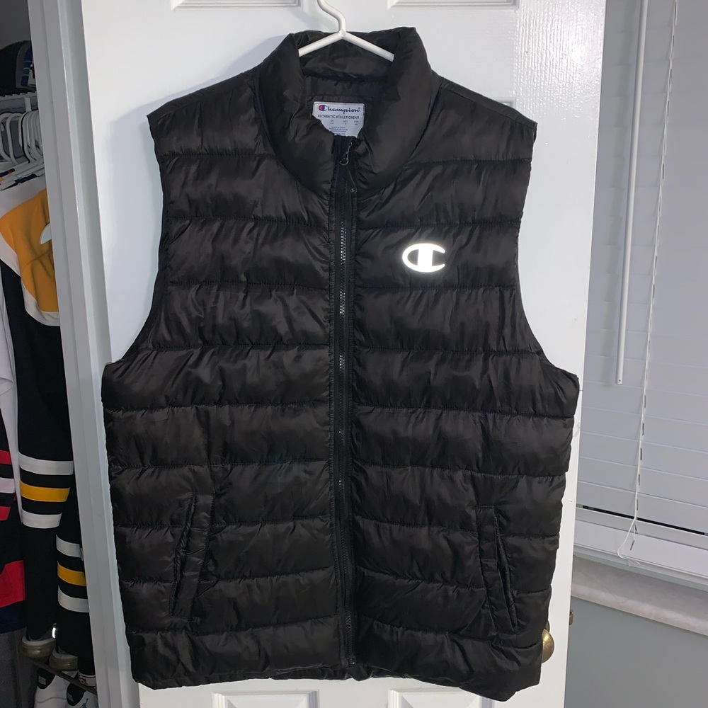 Champion Puffer Vest - Size L (Black)